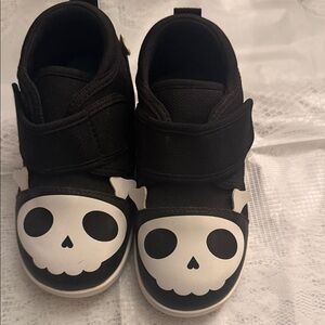 Skull & Crossbones Pirate Squeaky Toddler Shoes size 9